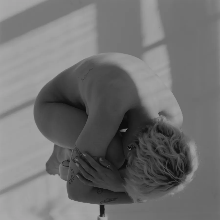 Model photograph 33